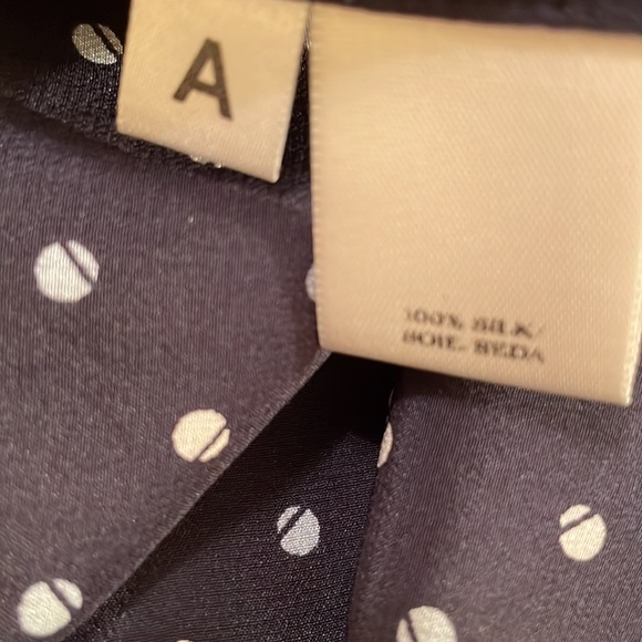 Ann Taylor navy print silk blouse size M - Picture 5 of 5